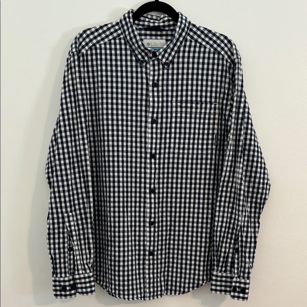 EUC Columbia Men's Navy and White Gingham Button Down Shirt